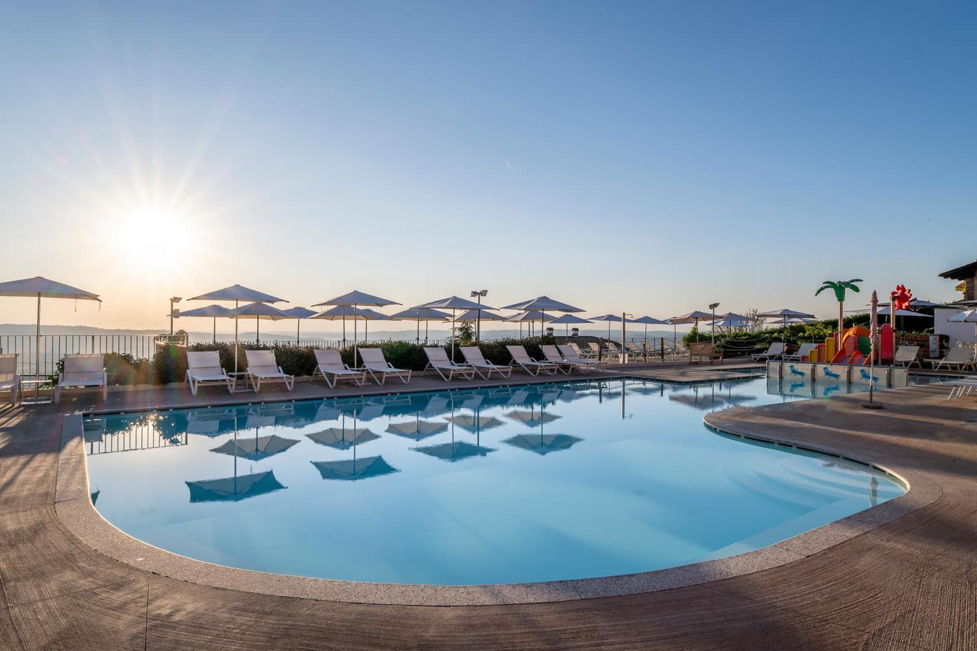 Hotel Ai Tardi Diano dʼAlba Zewnętrze zdjęcie