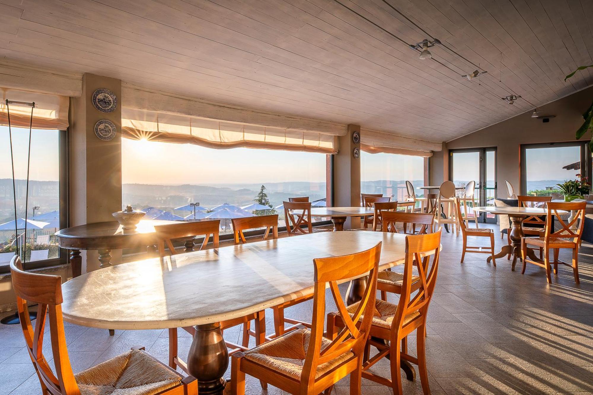 Hotel Ai Tardi Diano dʼAlba Zewnętrze zdjęcie