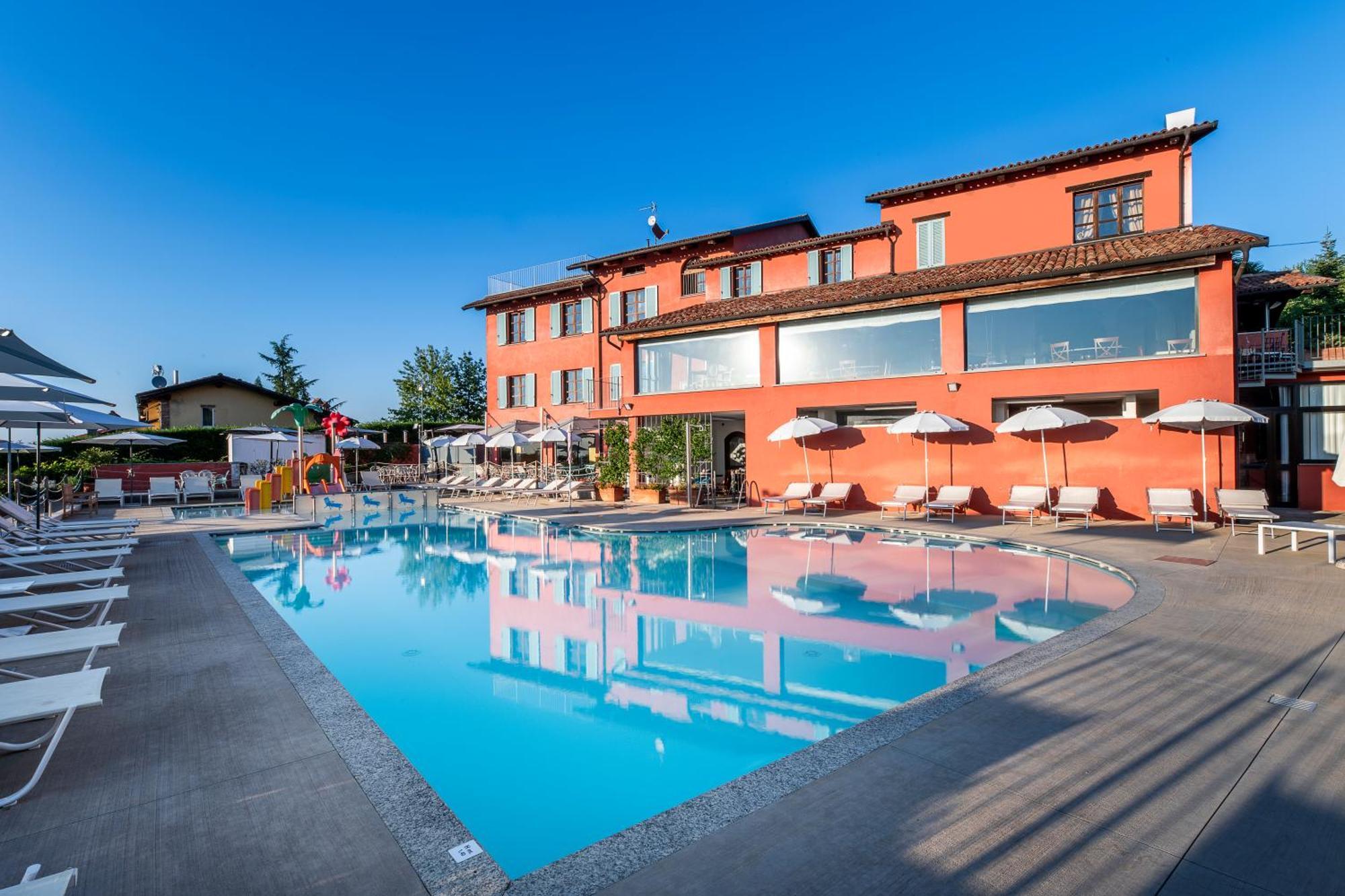 Hotel Ai Tardi Diano dʼAlba Zewnętrze zdjęcie