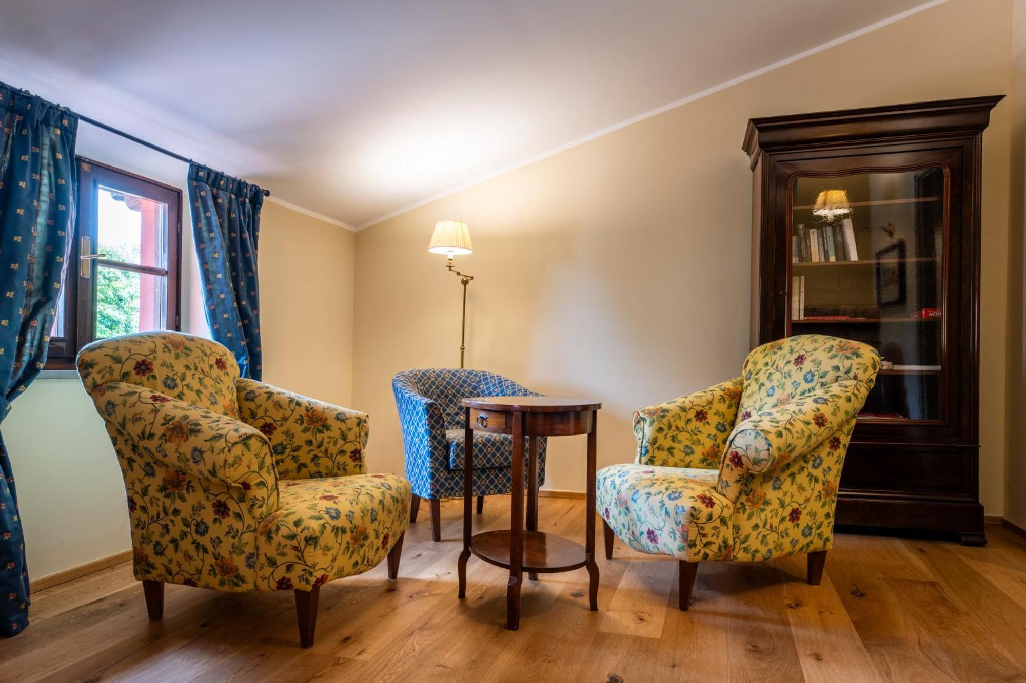 Hotel Ai Tardi Diano dʼAlba Zewnętrze zdjęcie