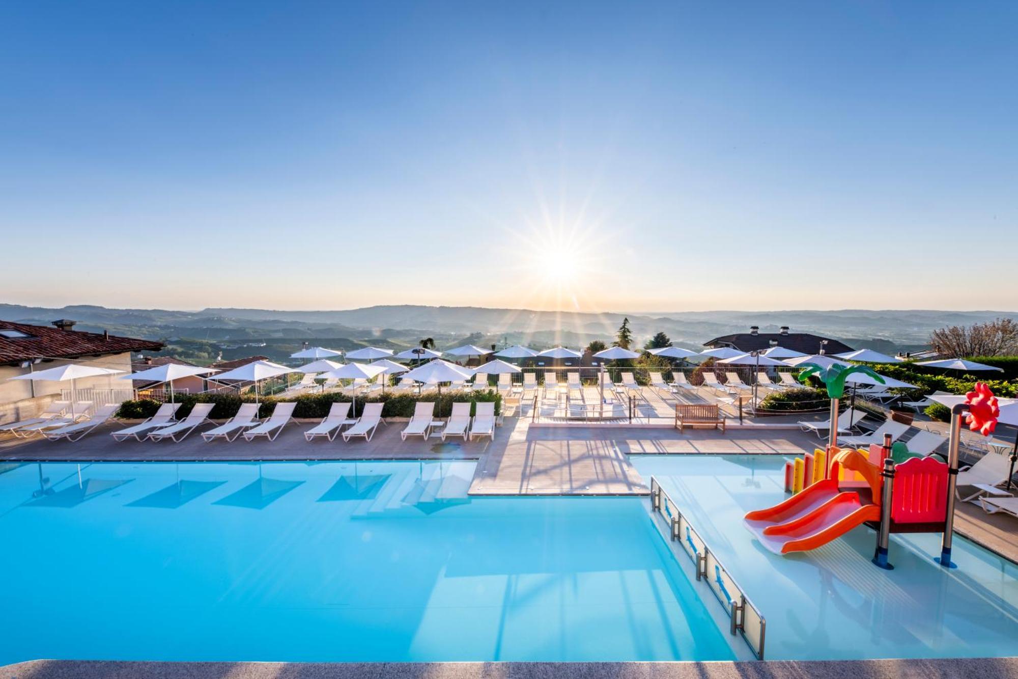 Hotel Ai Tardi Diano dʼAlba Zewnętrze zdjęcie
