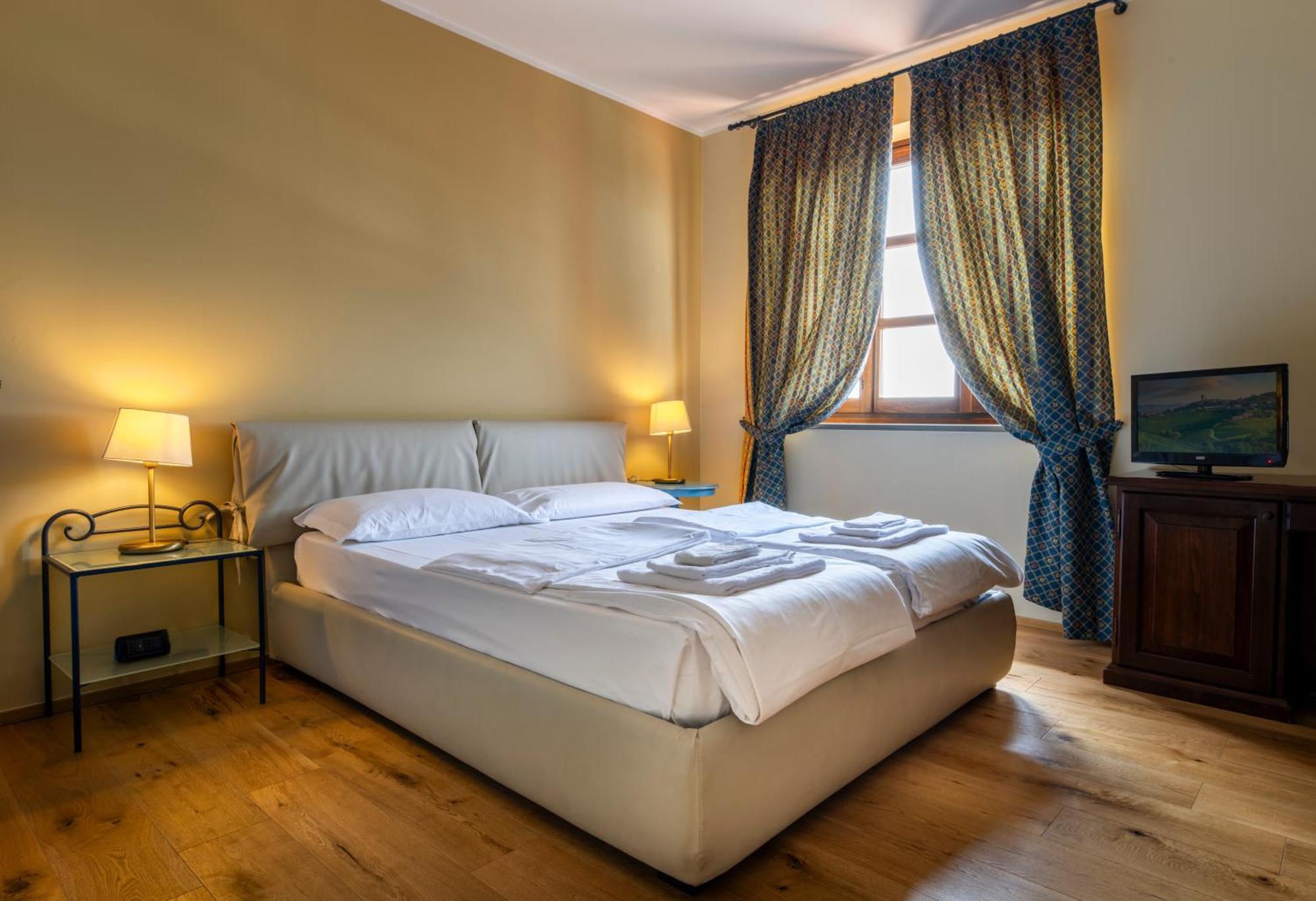Hotel Ai Tardi Diano dʼAlba Zewnętrze zdjęcie
