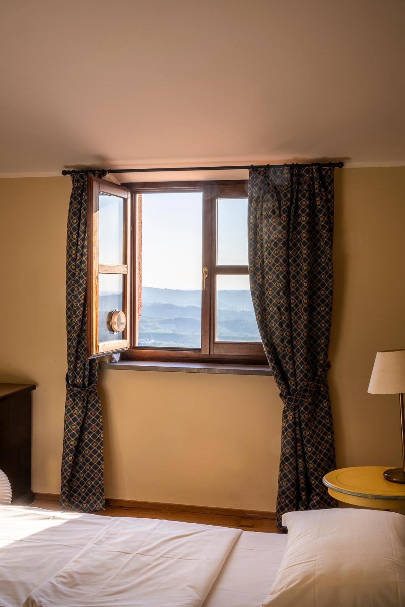 Hotel Ai Tardi Diano dʼAlba Zewnętrze zdjęcie