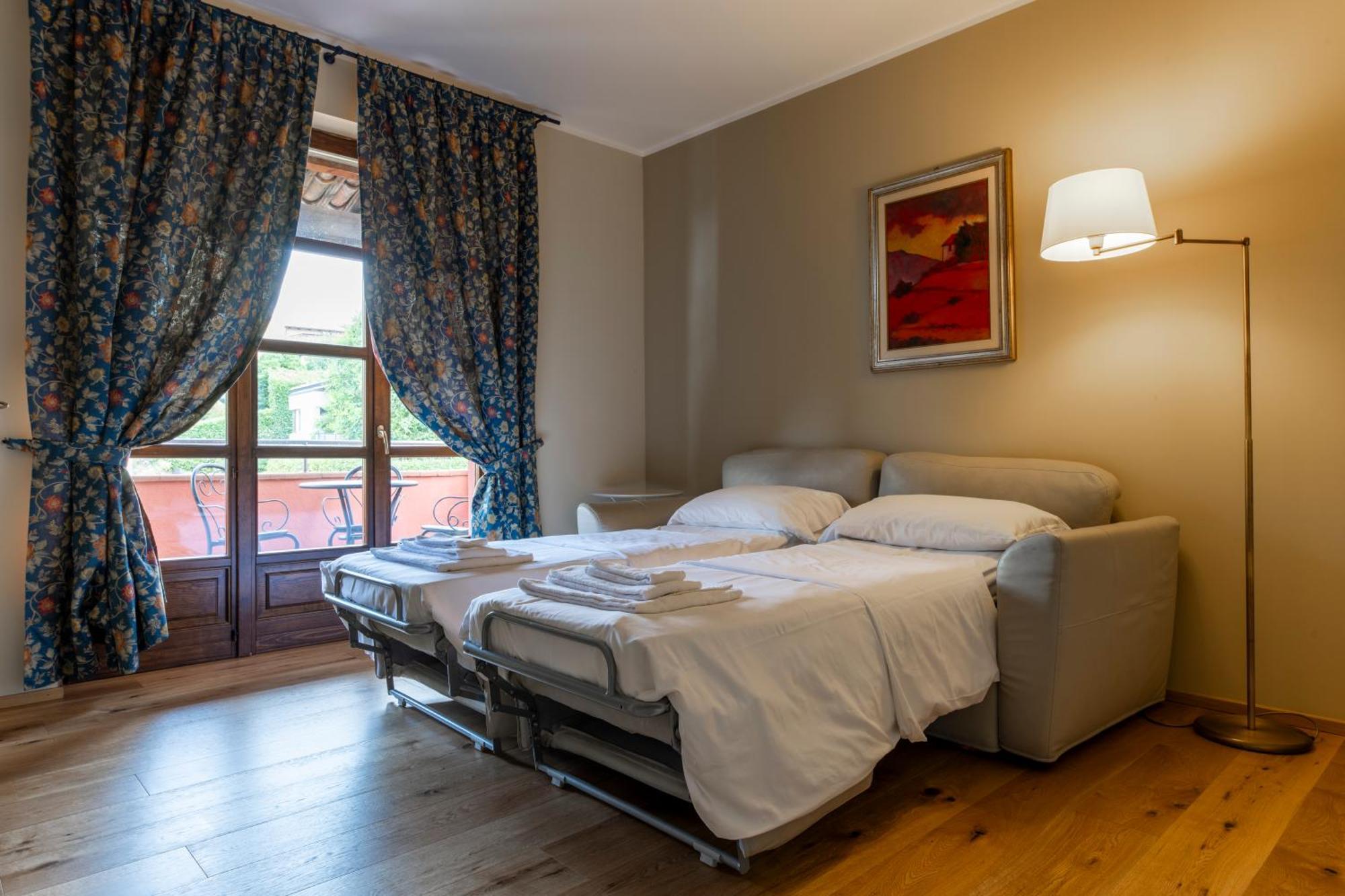 Hotel Ai Tardi Diano dʼAlba Zewnętrze zdjęcie