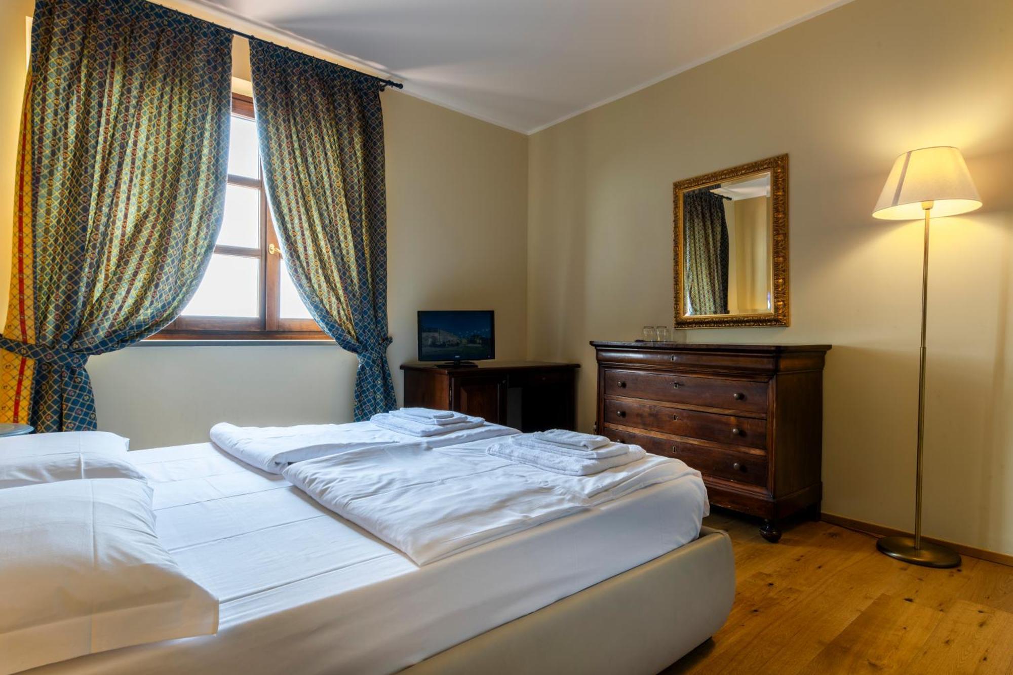 Hotel Ai Tardi Diano dʼAlba Zewnętrze zdjęcie