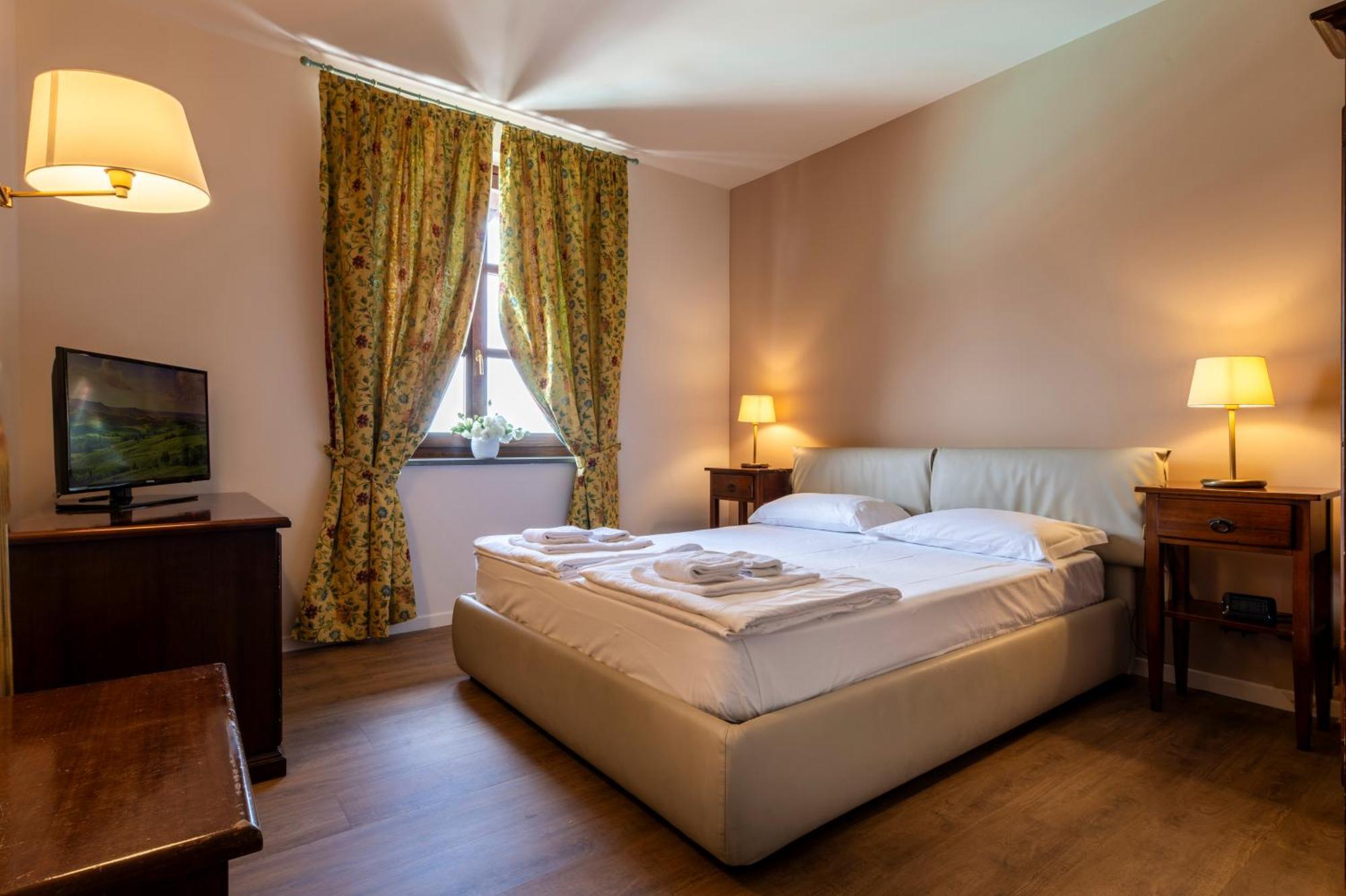 Hotel Ai Tardi Diano dʼAlba Zewnętrze zdjęcie