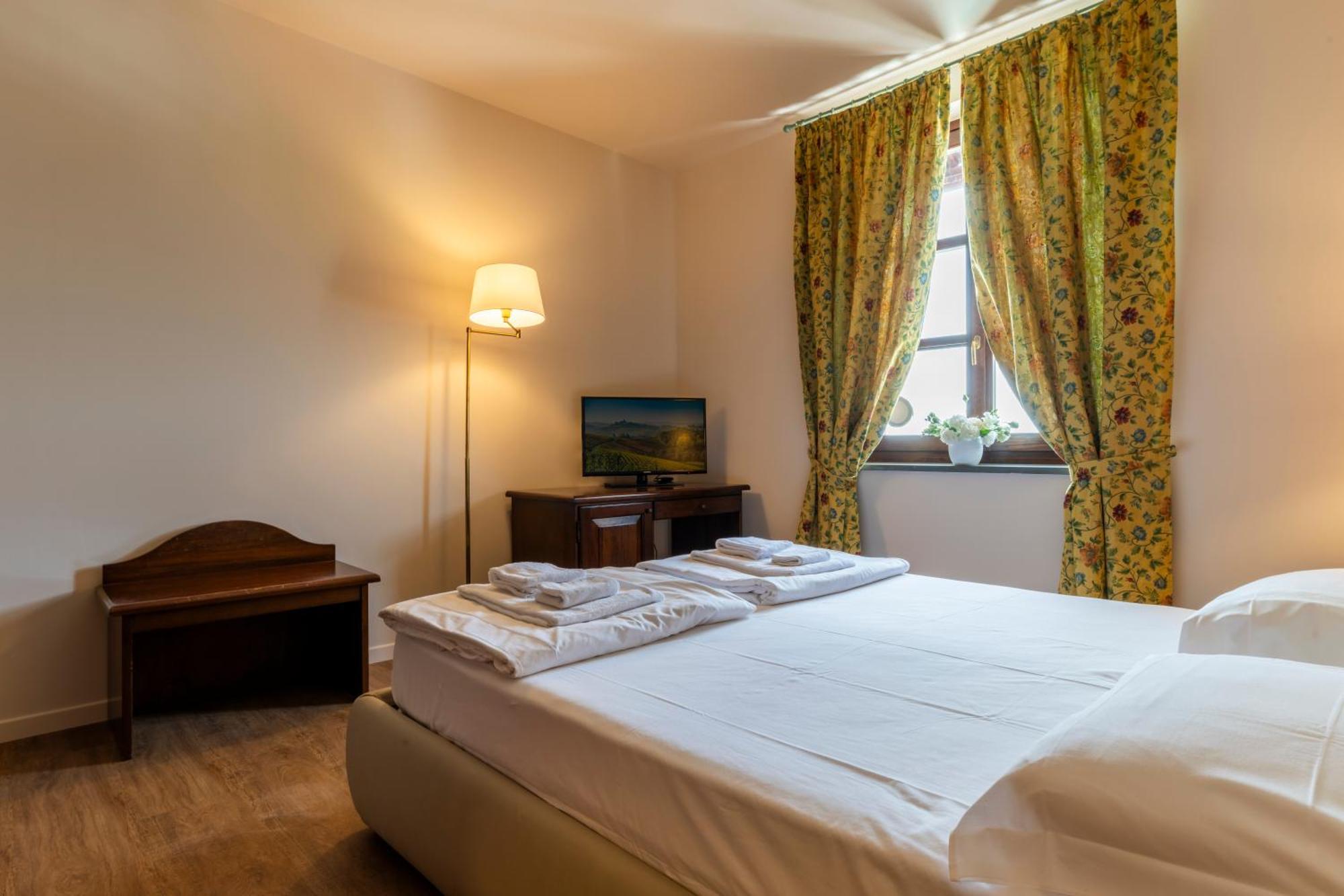 Hotel Ai Tardi Diano dʼAlba Zewnętrze zdjęcie
