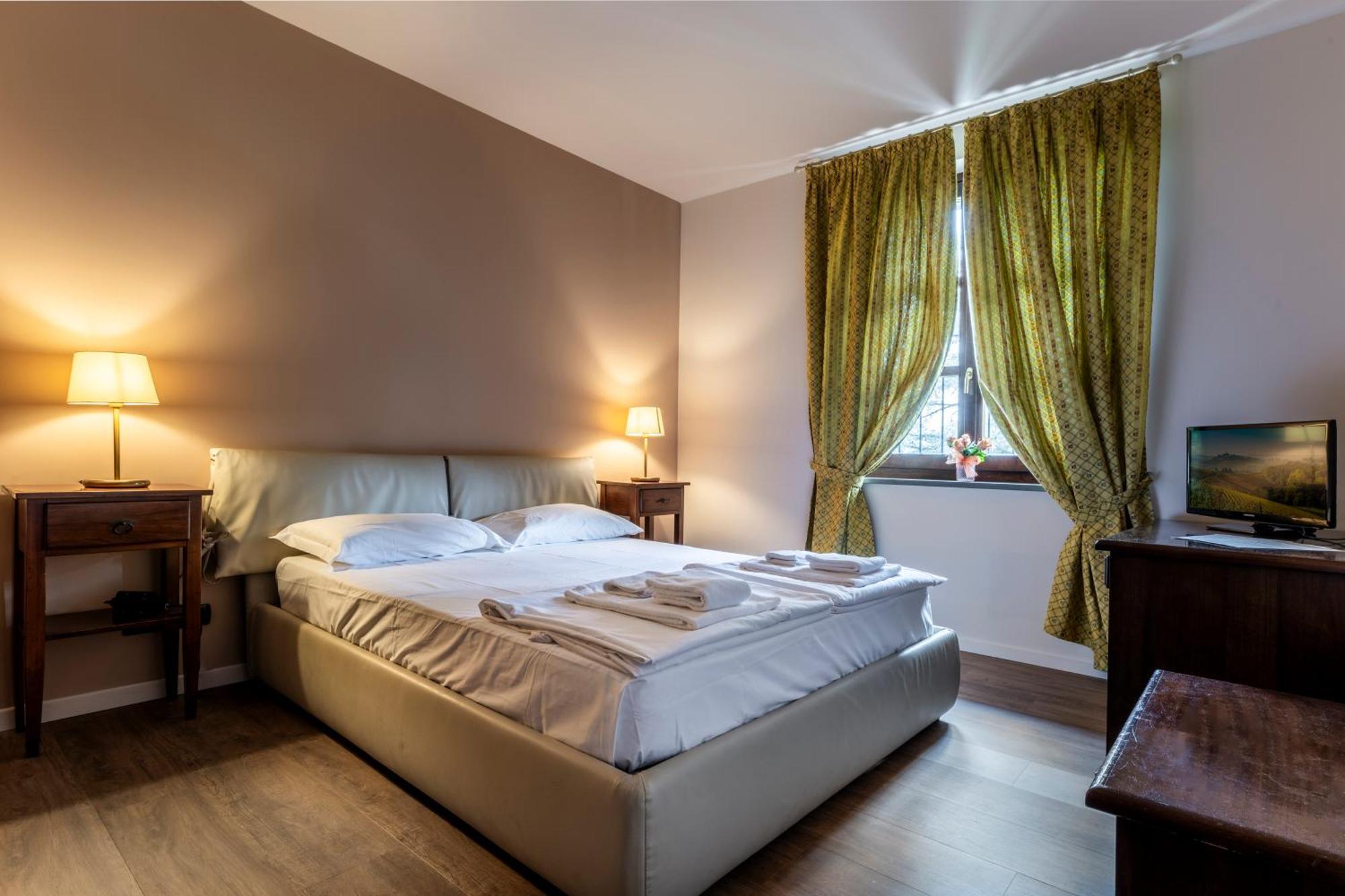 Hotel Ai Tardi Diano dʼAlba Zewnętrze zdjęcie
