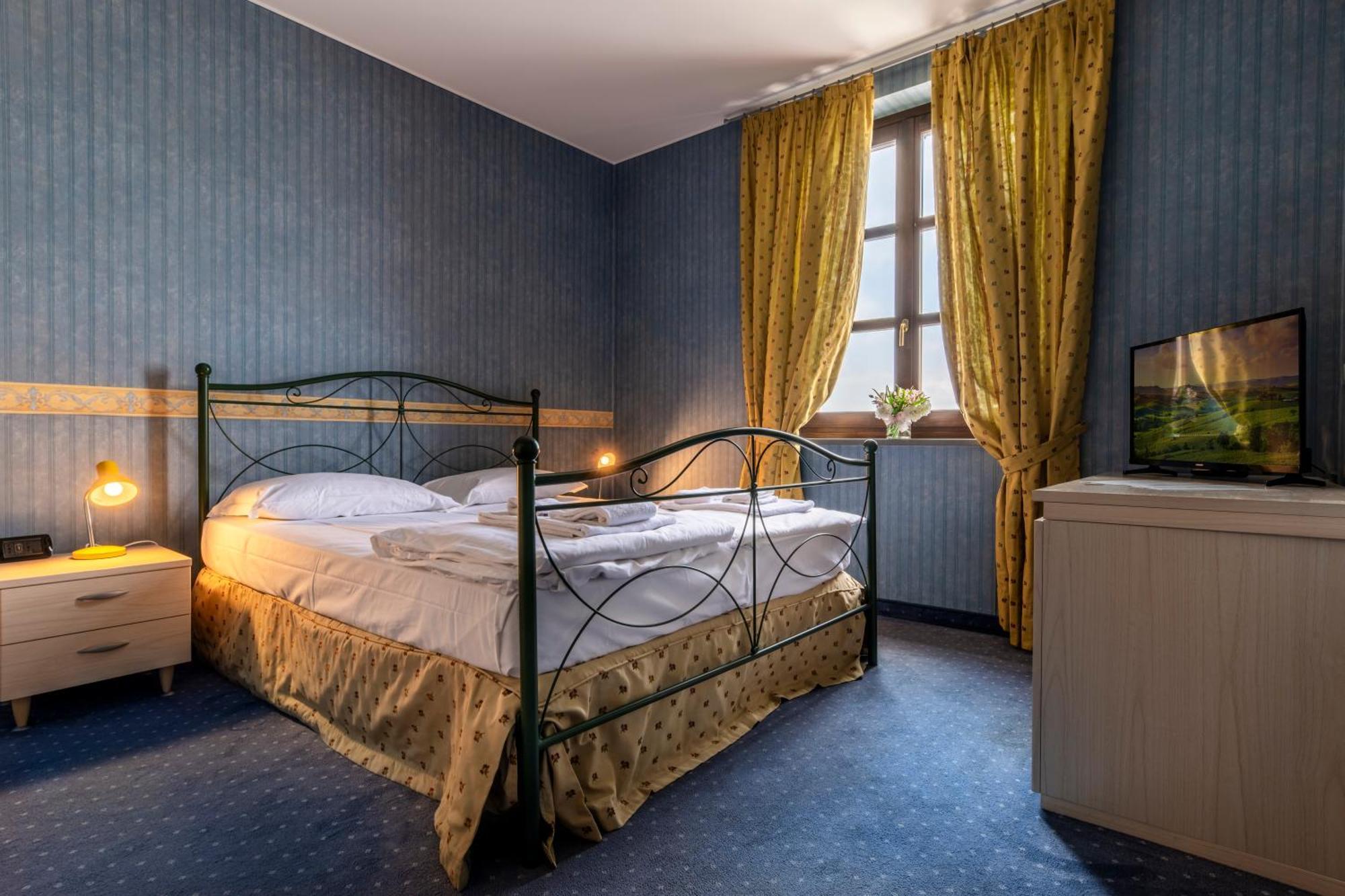 Hotel Ai Tardi Diano dʼAlba Zewnętrze zdjęcie