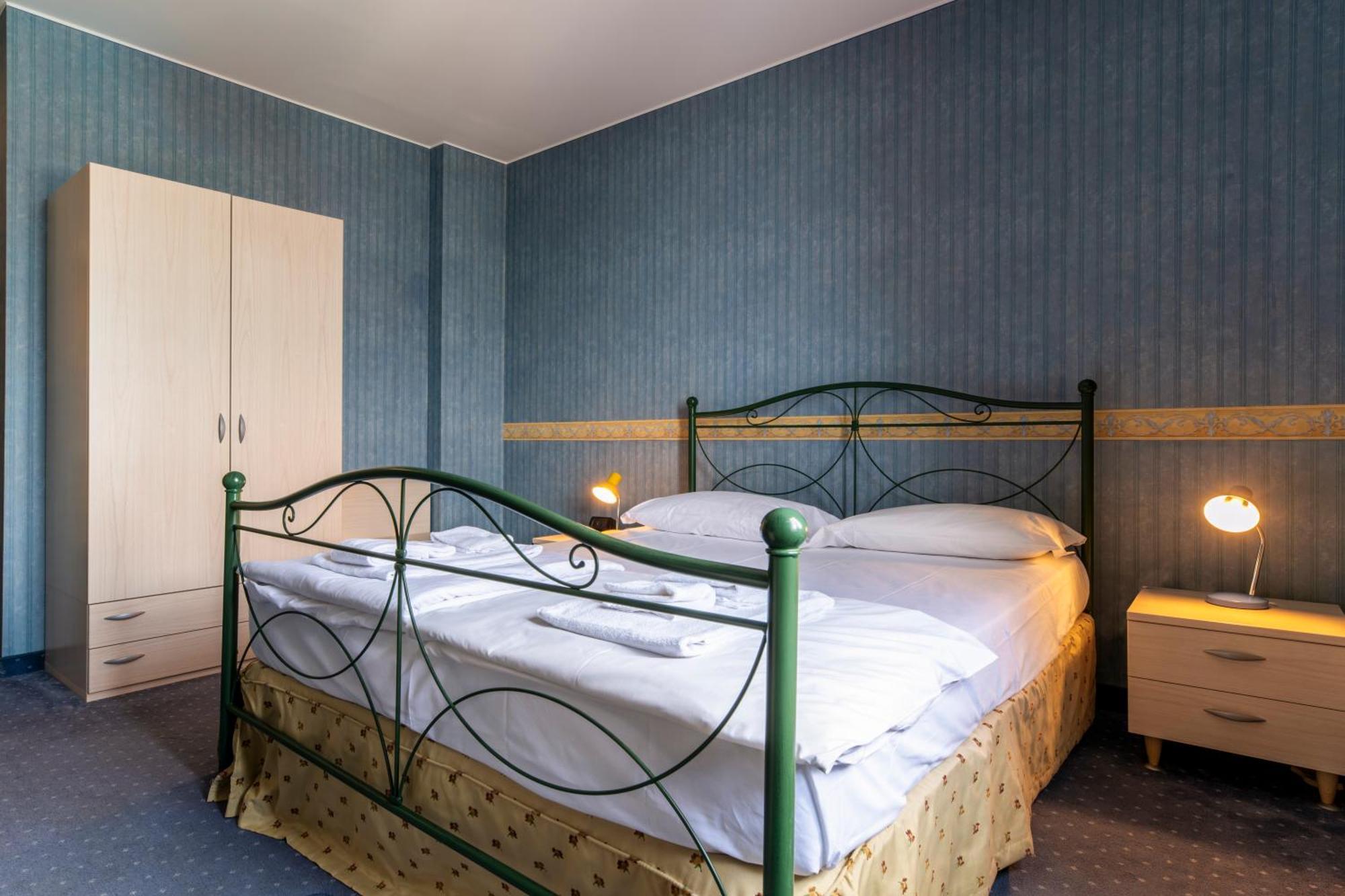Hotel Ai Tardi Diano dʼAlba Zewnętrze zdjęcie