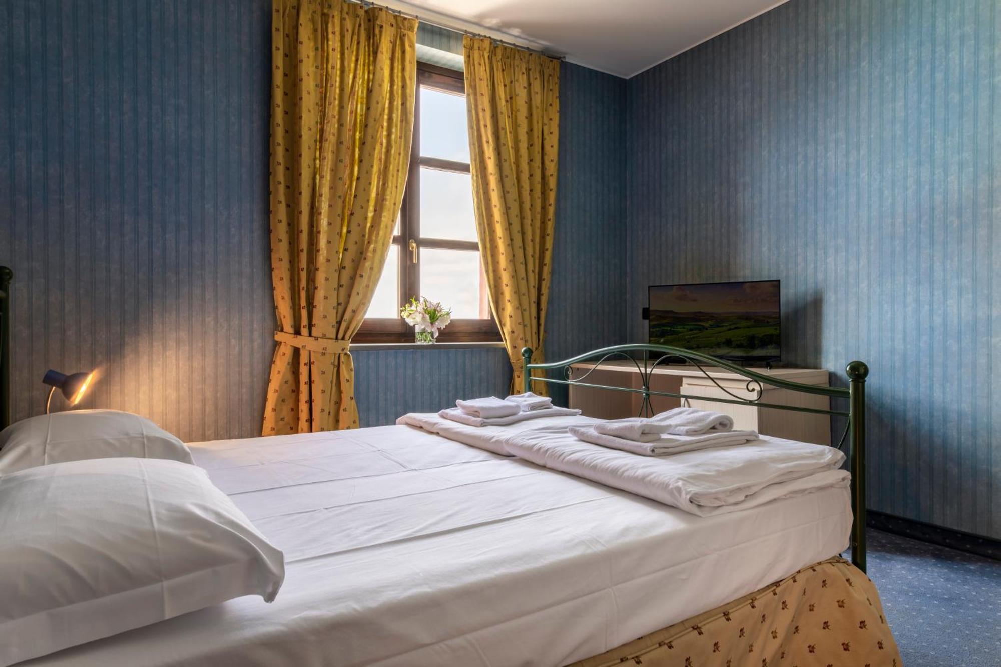 Hotel Ai Tardi Diano dʼAlba Zewnętrze zdjęcie