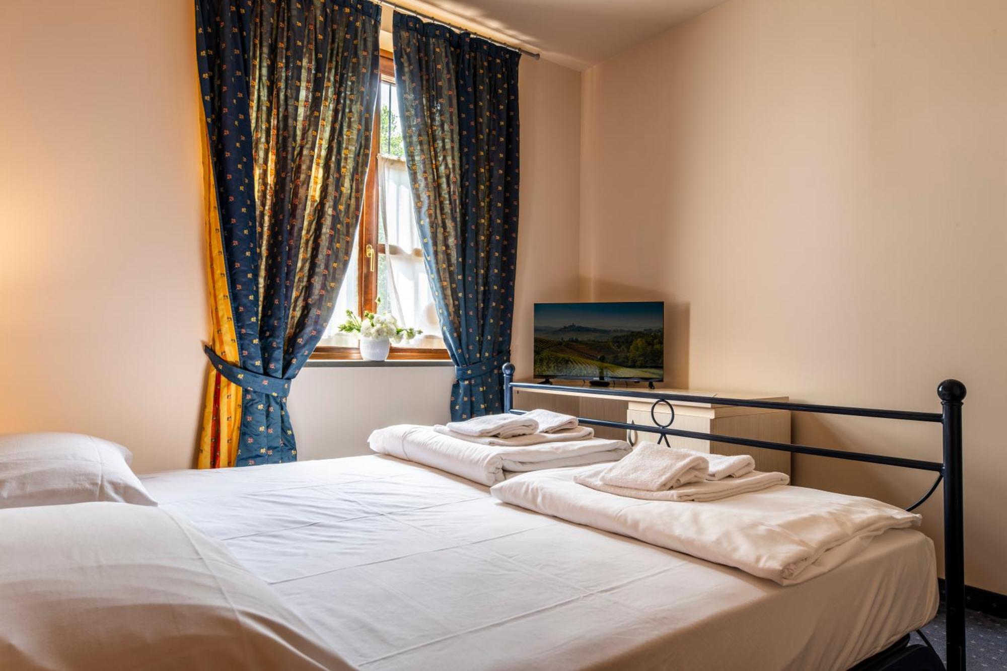 Hotel Ai Tardi Diano dʼAlba Zewnętrze zdjęcie
