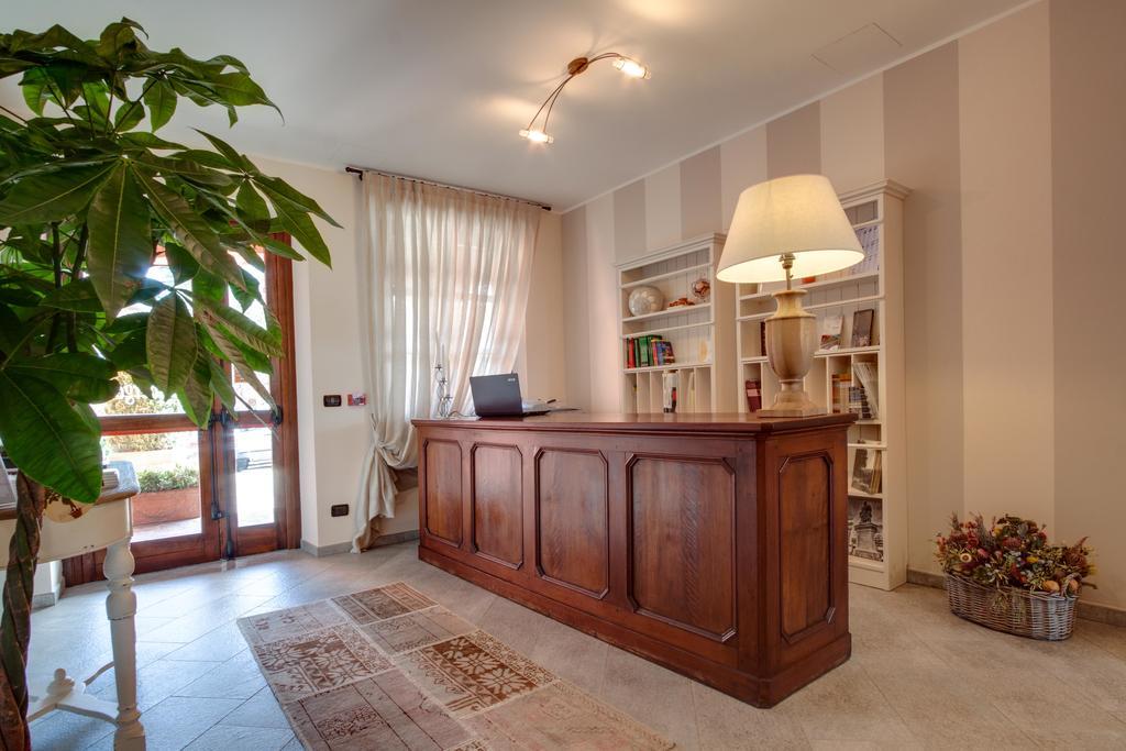 Hotel Ai Tardi Diano dʼAlba Zewnętrze zdjęcie