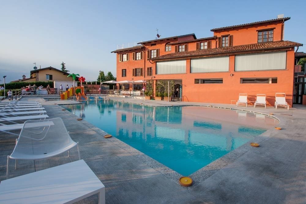 Hotel Ai Tardi Diano dʼAlba Zewnętrze zdjęcie