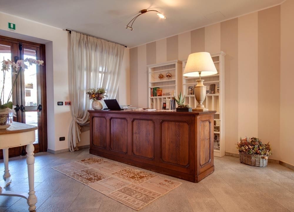 Hotel Ai Tardi Diano dʼAlba Zewnętrze zdjęcie
