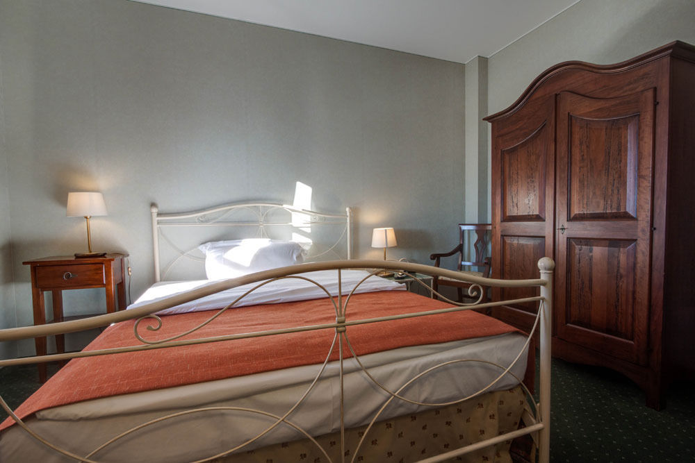 Hotel Ai Tardi Diano dʼAlba Zewnętrze zdjęcie