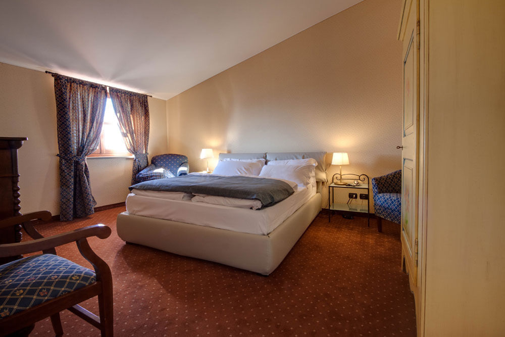 Hotel Ai Tardi Diano dʼAlba Zewnętrze zdjęcie
