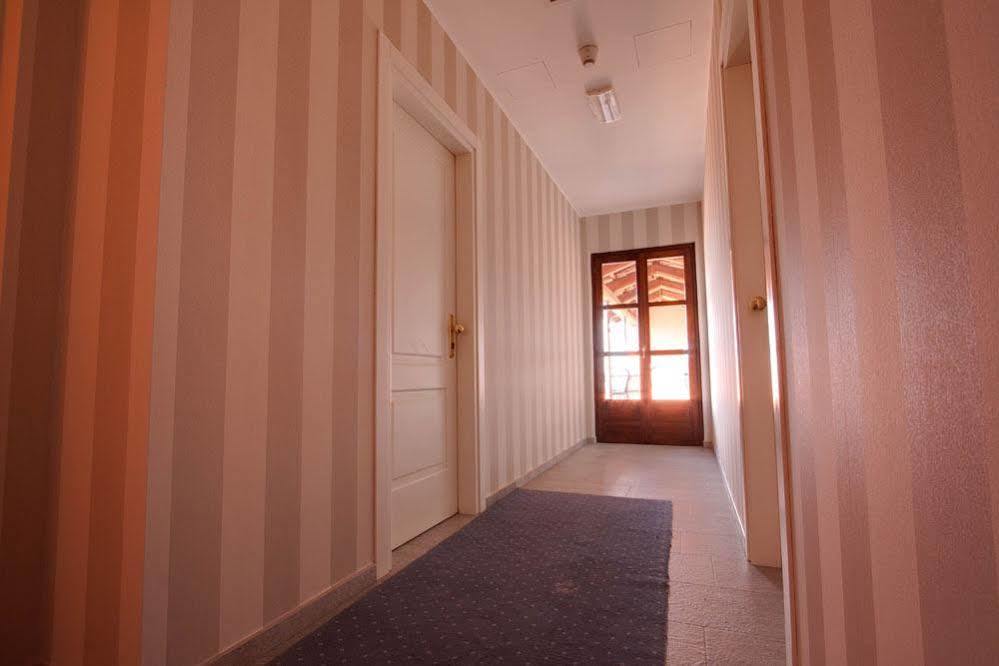 Hotel Ai Tardi Diano dʼAlba Zewnętrze zdjęcie
